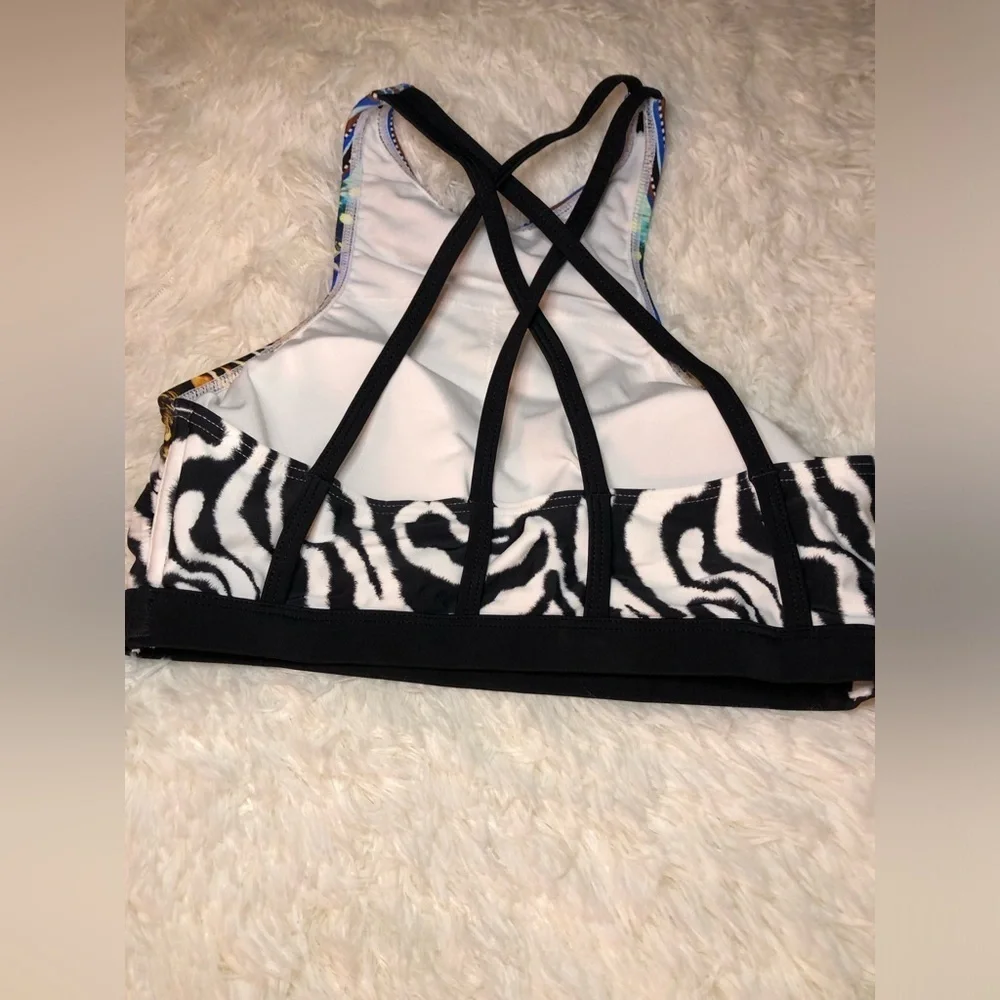 VENUS White, Black and Blue Graphic Animal print Bikini Top size 4 NWOT